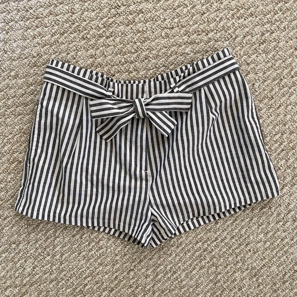 Vici Pants - Vici Stripe Pocketed Shorts